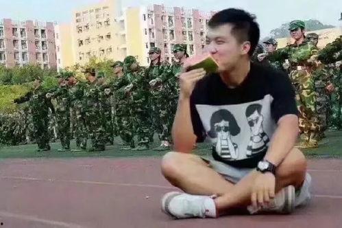 学生打架吃瓜群众,学生打架事件引发围观热议